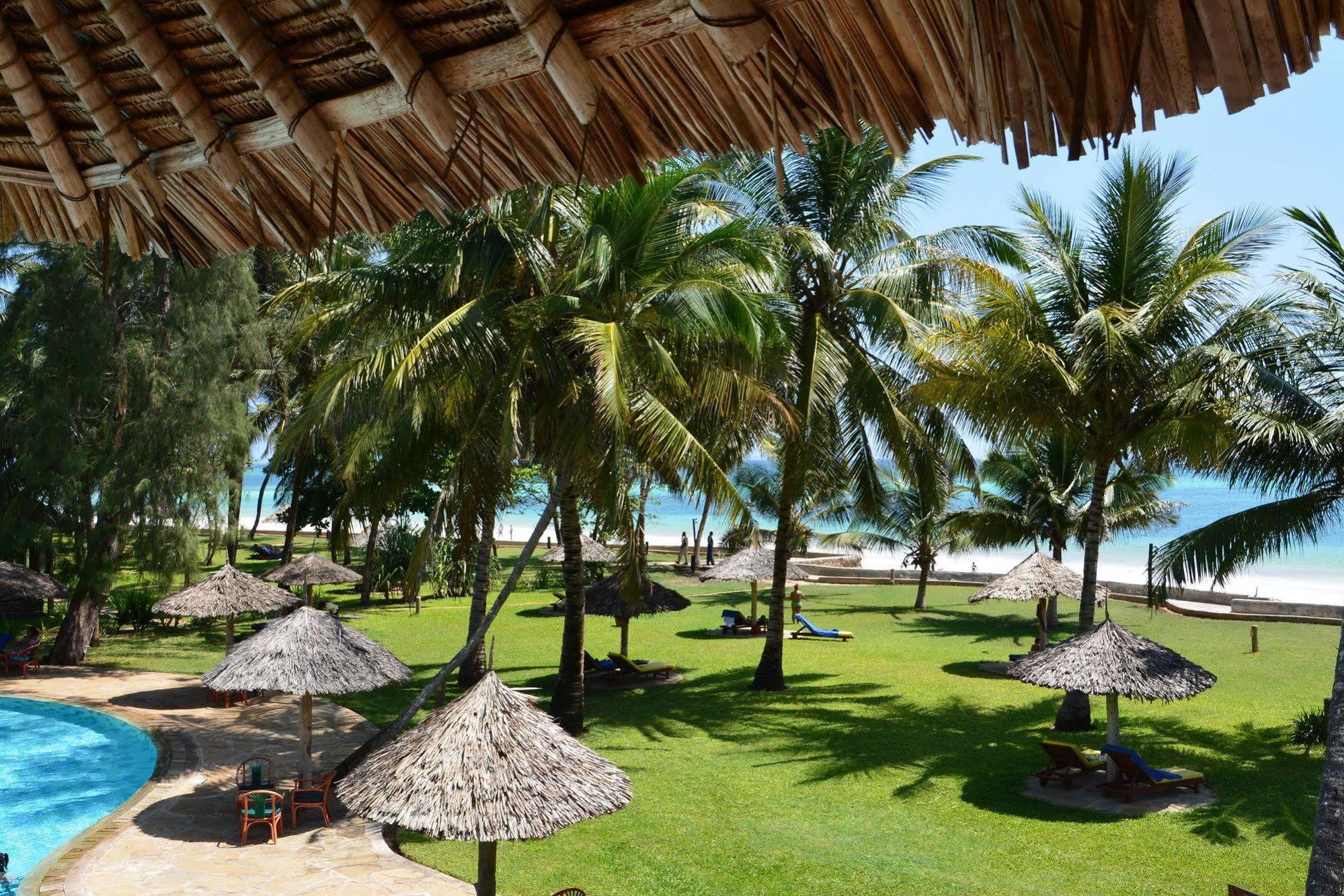 Neptune Palm Beach Boutique Resort & Spa Galu Esterno foto